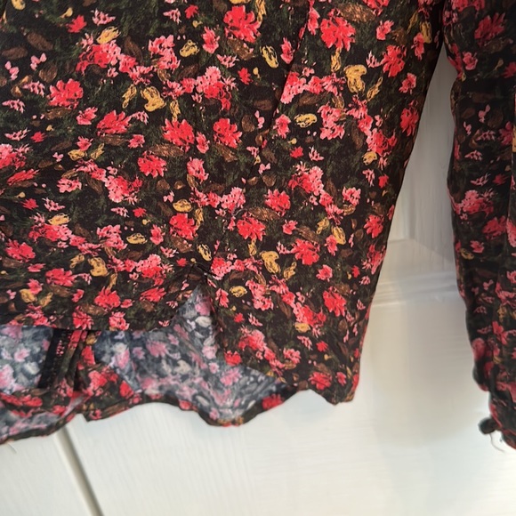 Something Navy floral blouse - Picture 7 of 8